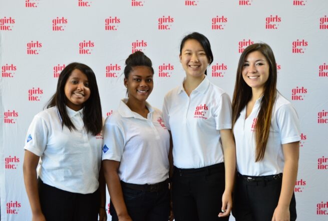 4 young women smiling for a photo